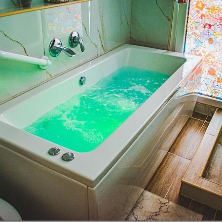 Kassandrou Suite Hot Tub-Jakuzzi - 2 Bedrooms - Big Balcony - Center Selanik Dış mekan fotoğraf