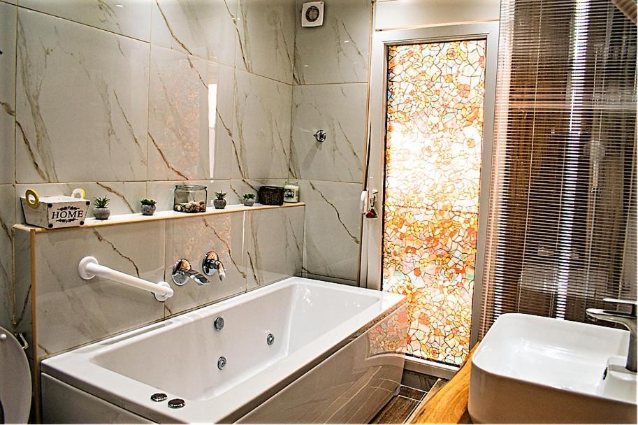 Kassandrou Suite Hot Tub-Jakuzzi - 2 Bedrooms - Big Balcony - Center Selanik Dış mekan fotoğraf